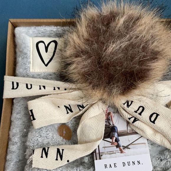 New rae dunn hat and scarf gift box set - Picture 2 of 4